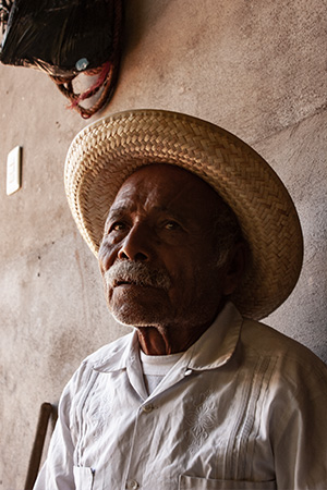 Mezcal-artesanal-maestro-mezcalero-fulgencio-reyes-03 Horizonte Sustentable - Jabalí 2019 Mezcal artesanal maestro mezcalero fulgencio reyes 03