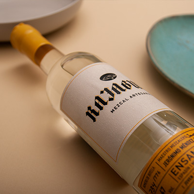 Rajabule-mezcal-artesanal-sustentable-ensamble-espadin-mexicano-escena2 Horizonte Sustentable - Espadín | Mexicano 2016 Rajabule mezcal artesanal sustentable ensamble espadin mexicano escena2