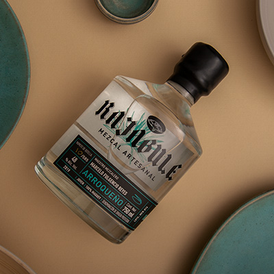 mezcal-artesanal-sustentable-arroqueno-escena1-cuadrada Horizonte Sustentable - Arroqueño 2019 mezcal artesanal sustentable arroqueno escena1 cuadrada