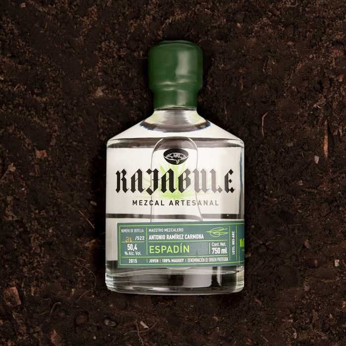 rajabule-mezcal-artesanal-sustentable-espadin-escena6 Horizonte Sustentable - Espadín 2016 rajabule mezcal artesanal sustentable espadin escena6