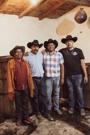 400-lustros-sobre-el-productor-JoseLucasGarcia-05 400-lustros-sobre-el-productor-JoseLucasGarcia-05